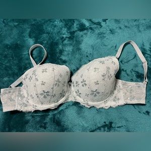 Victoria’s Secret baby blue Dream Angels lined demi bra size 34DDD. Gently used.